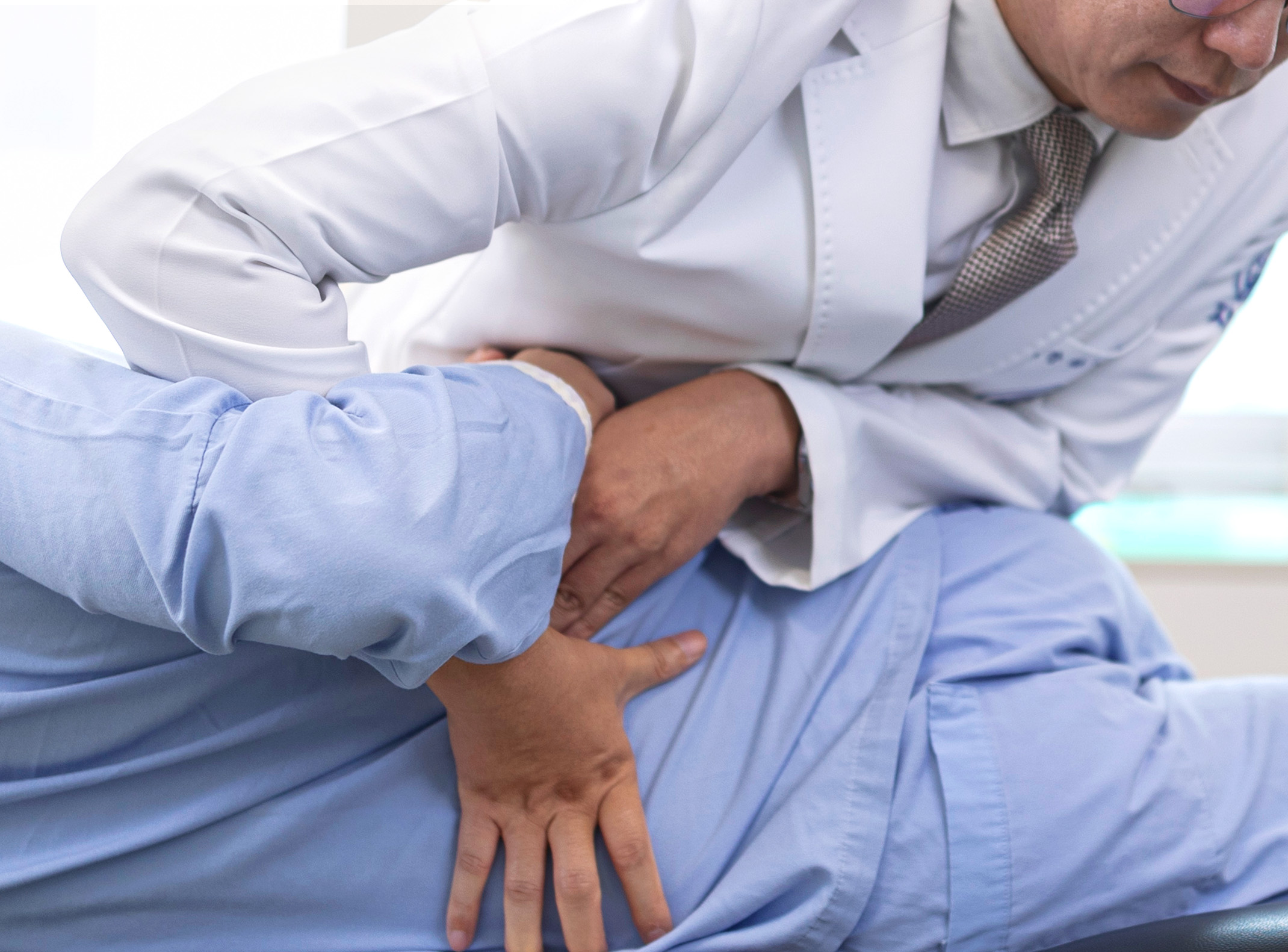 추나요법 시행하는 모습